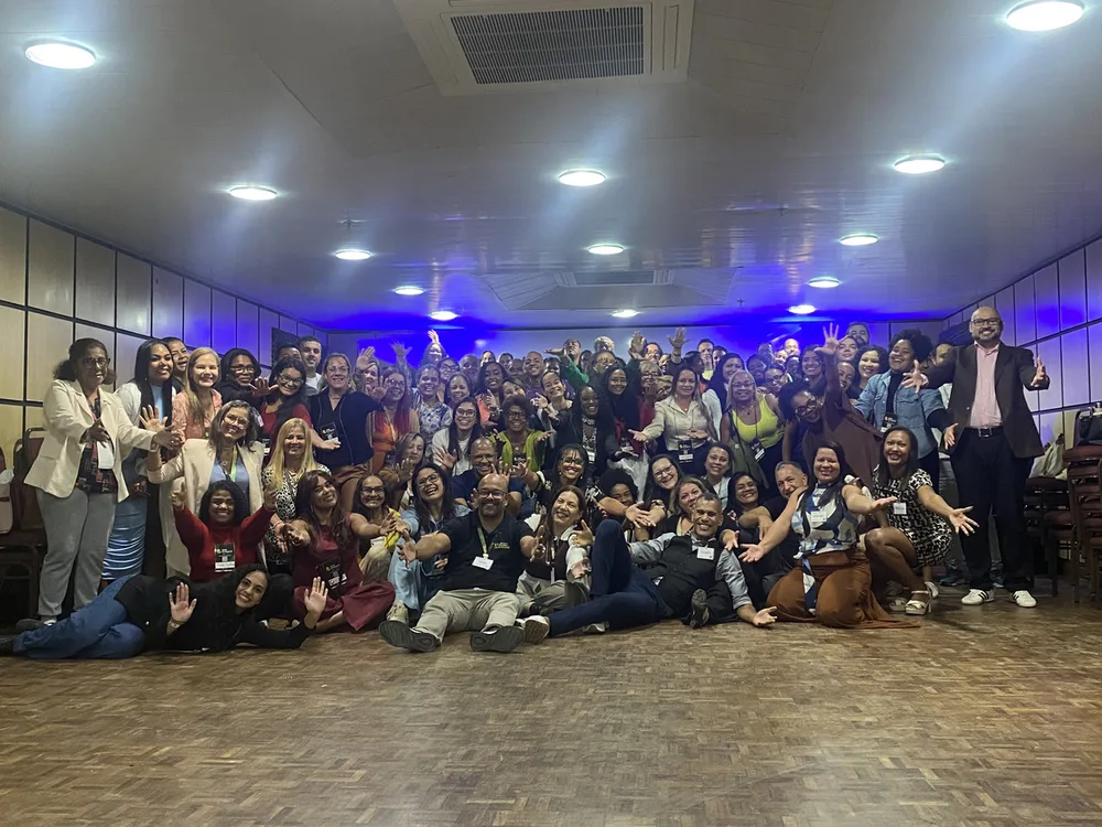Participantes do Projeto Vida Próspera comemorando ao final de imersão